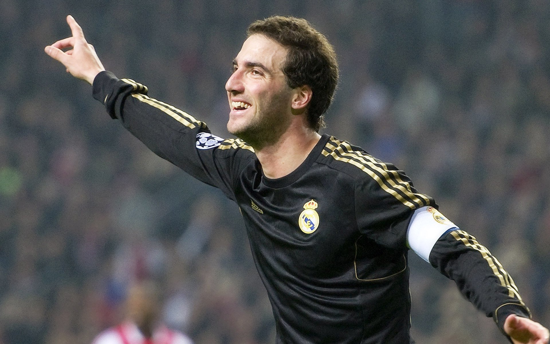 KAIYUNAPP-英超裁判判罚引发争议，赛后声讨不断，英超各轮裁判安排