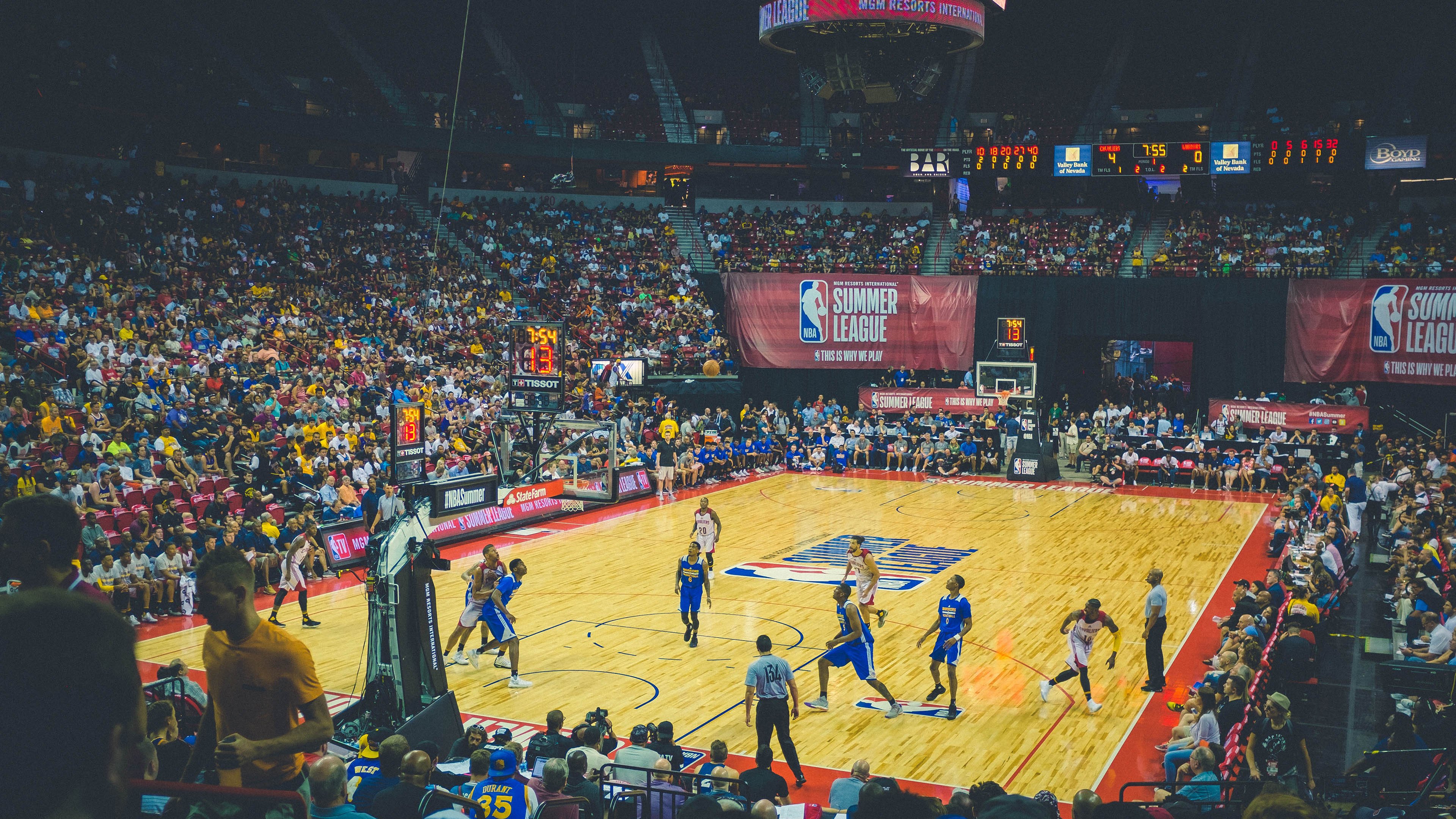 开云体育在线入口-足球裁判体能测试升级，严查“走后门”现象，足球裁判考试体能